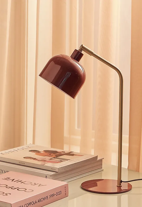 Smickrande bordslampa 2025 från Ellos Home.