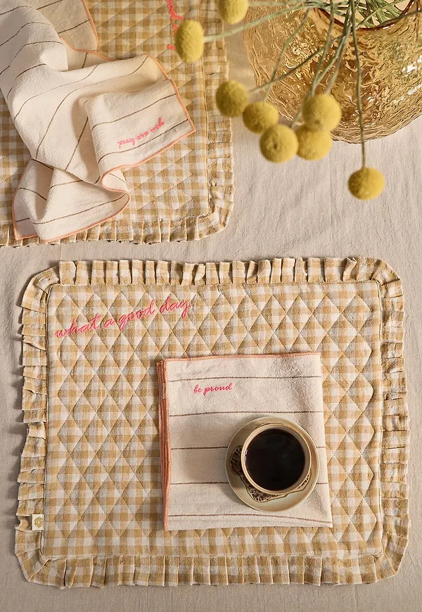 Trendig ellos home ellos gardin i gul färg gjord i bomull.