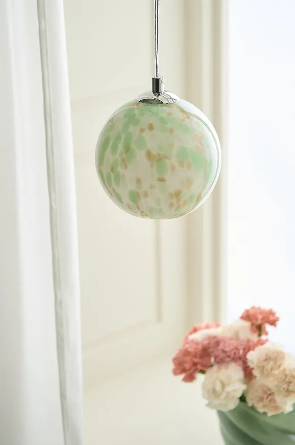 Ikonisk lampa 2025 från Ellos Home.