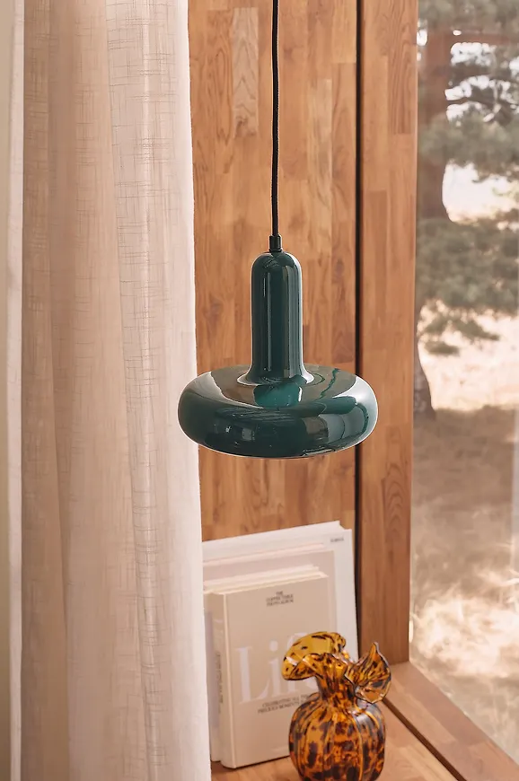 Vacker lampa 2025 från Ellos Home.