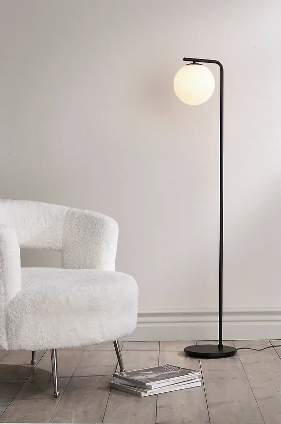 Fantastiskt fin Lampa som passar bra vid många olika tillfällen.