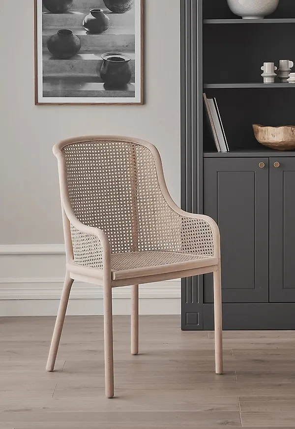 Exklusiv Stol som passar bra vid många olika tillfällen.