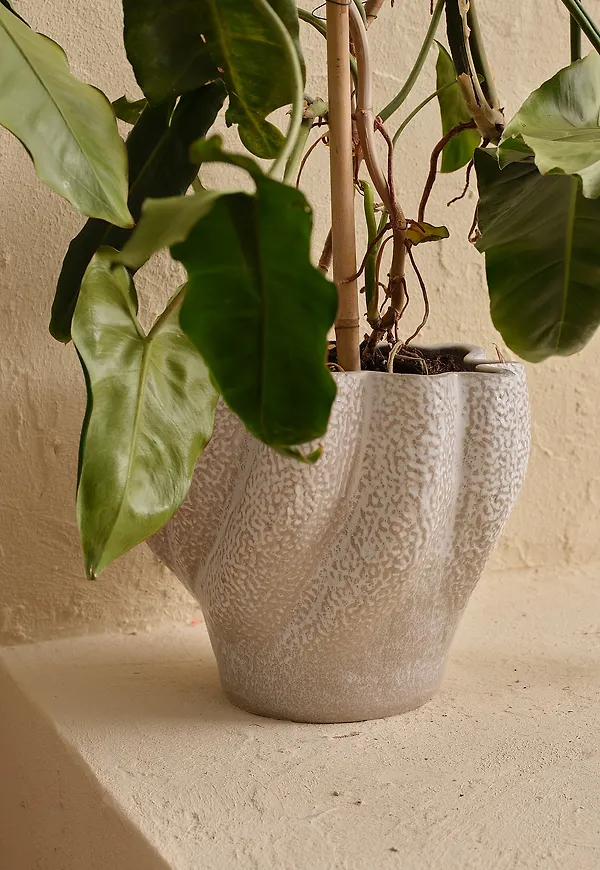 Stilriktig vit kruka 2025 från Ellos Home.