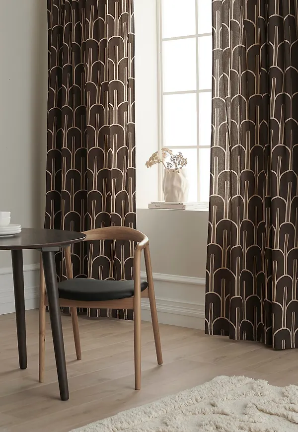 Brun Ellos Home-bomullsgardin i stilriktig modell.