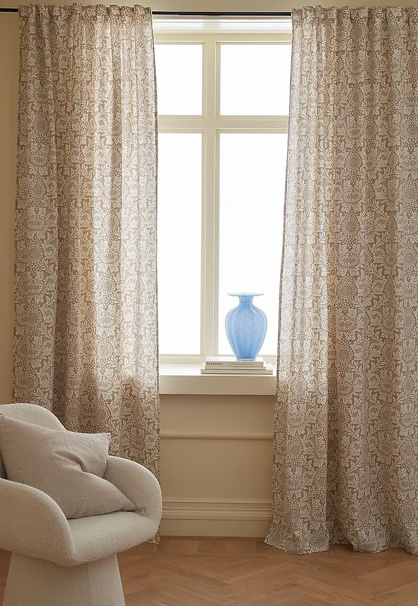 Härlig ellos home ellos gardin i beige färg gjord i bomull.