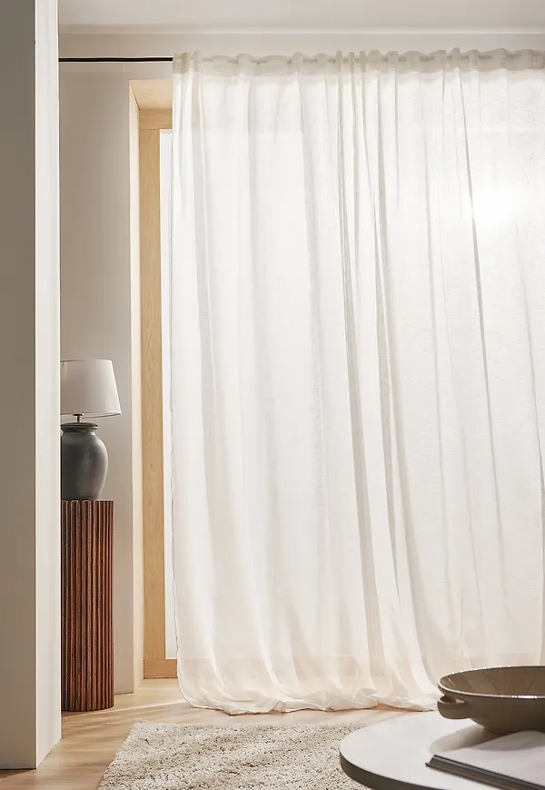 Stilren vit gardin 2025 från Ellos Home.