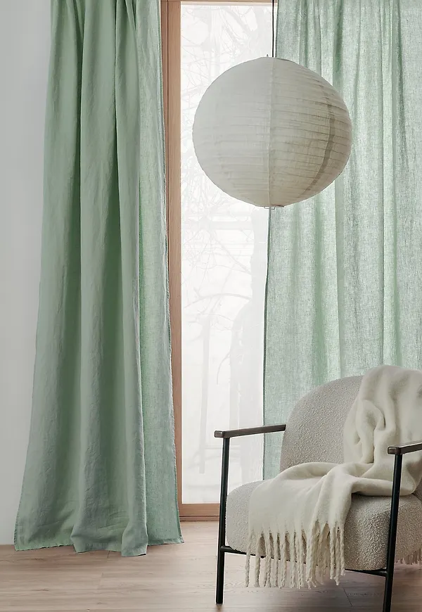 Jättesnygg Gardin som passar bra vid många olika tillfällen.