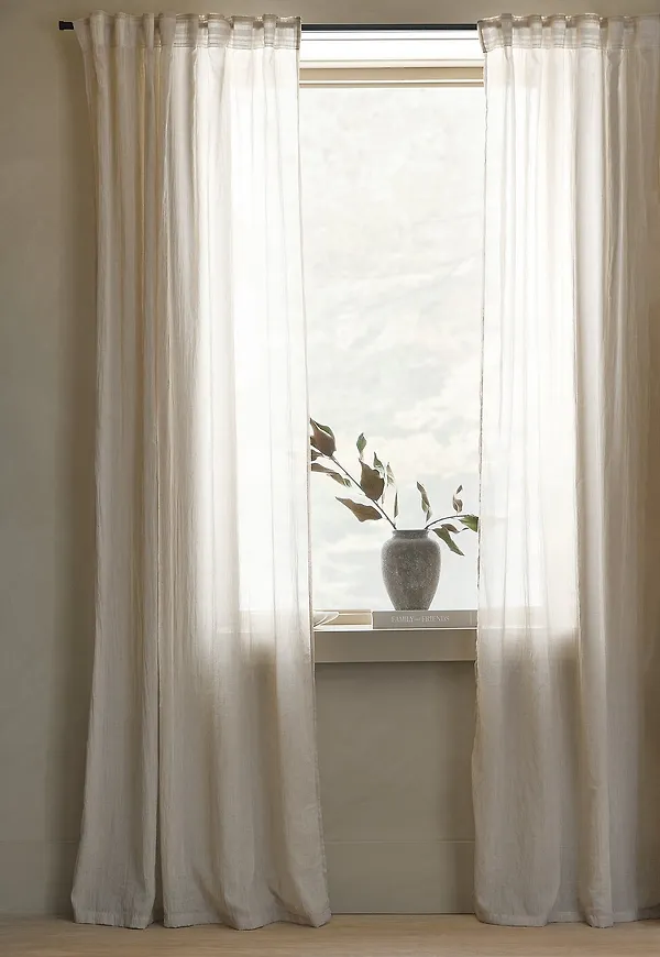 Otroligt snygg Gardin som passar bra vid många olika tillfällen.