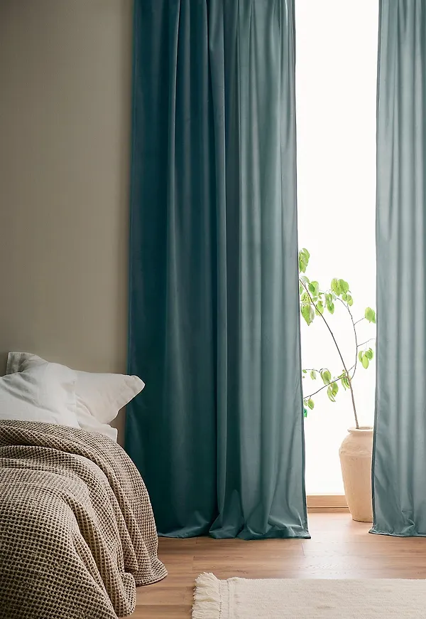 Blå Ellos Home-gardin i ikonisk modell.