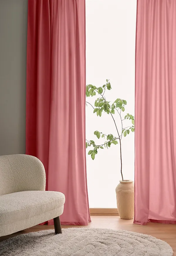 Sammetsgardin som passar perfekt till sommaren 2025!