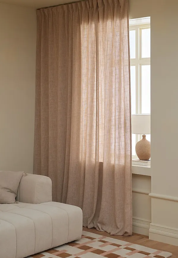 Fantastiskt snygg Gardin som passar bra vid många olika tillfällen.