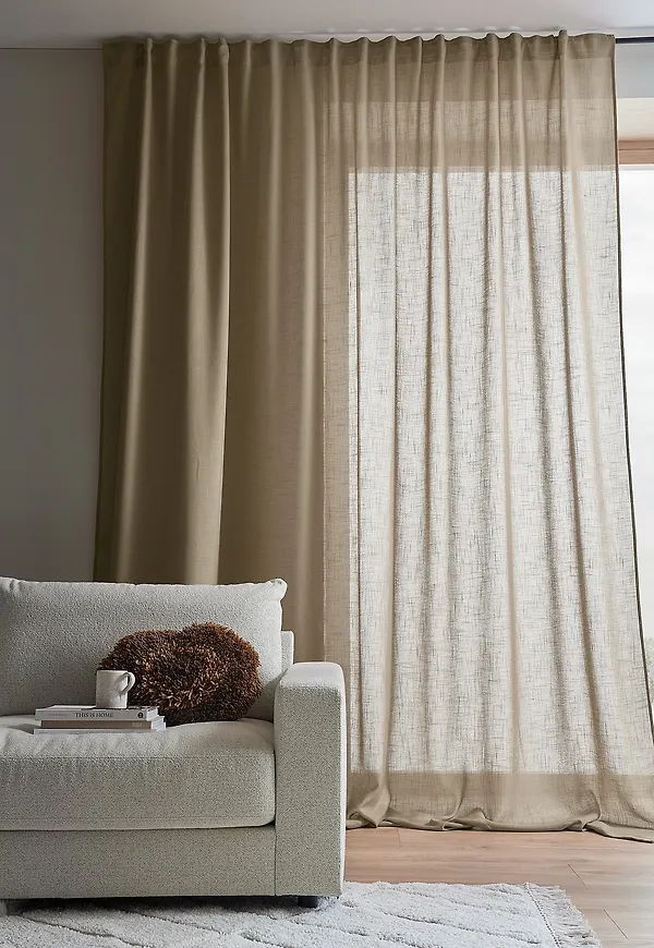 Elegant gardin i beiget från Ellos Home.