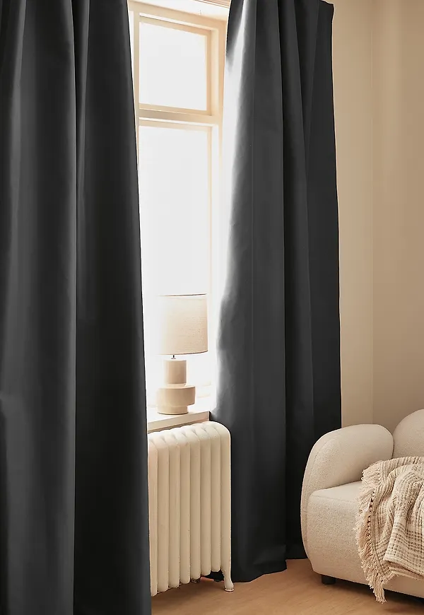 Grå Ellos Home-gardin i ikonisk modell.