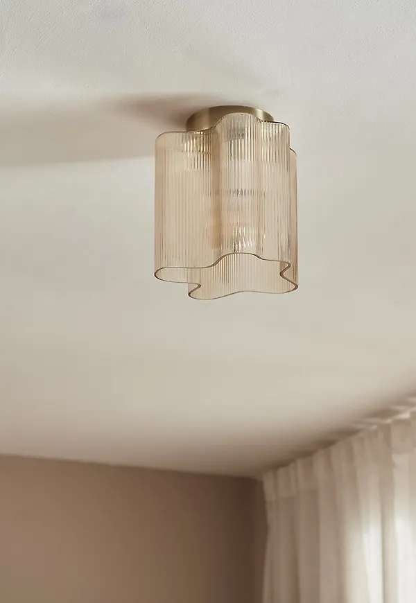 Mysig brun lampa 2025 från Ellos Home.