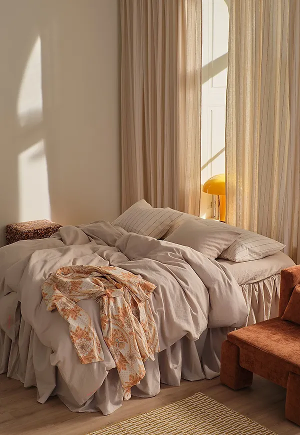 Stilriktig ellos home ellos gardin i beige färg gjord i bomull.