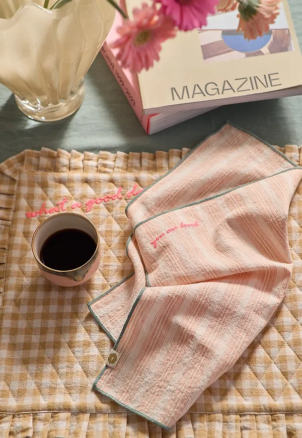 Snygg ellos home ellos gardin i rosa färg gjord i bomull.