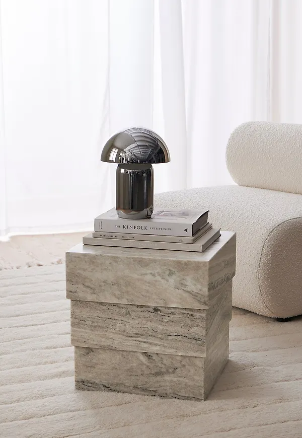 Komfortabel bord som passar bra vid många olika tillfällen.