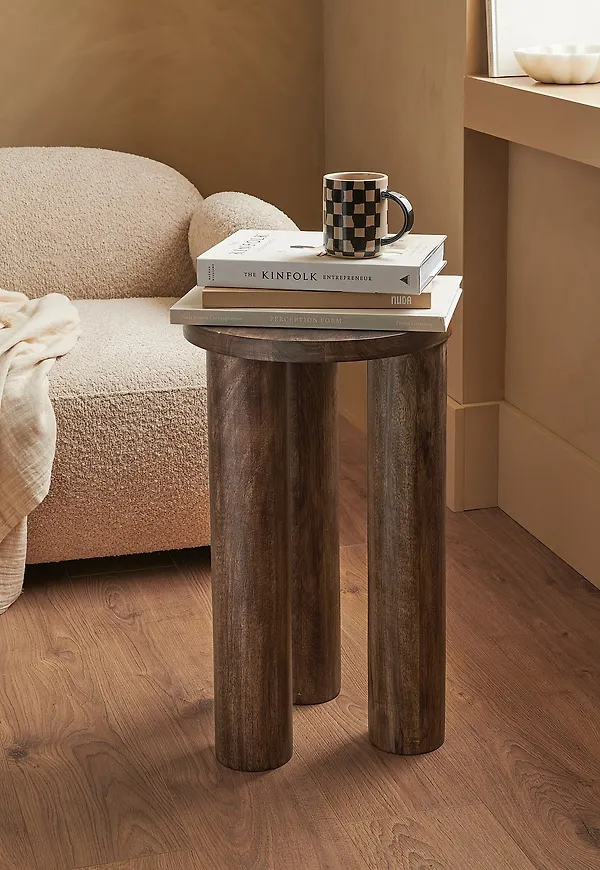 Brun Ellos Home-bord i jättefin modell.