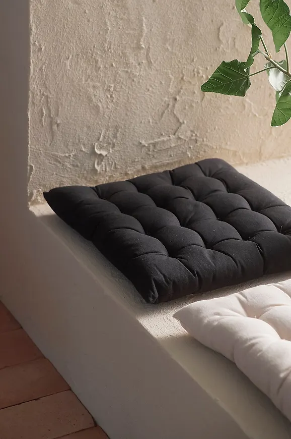 Riktigt fin möbel i svart från Ellos Home.