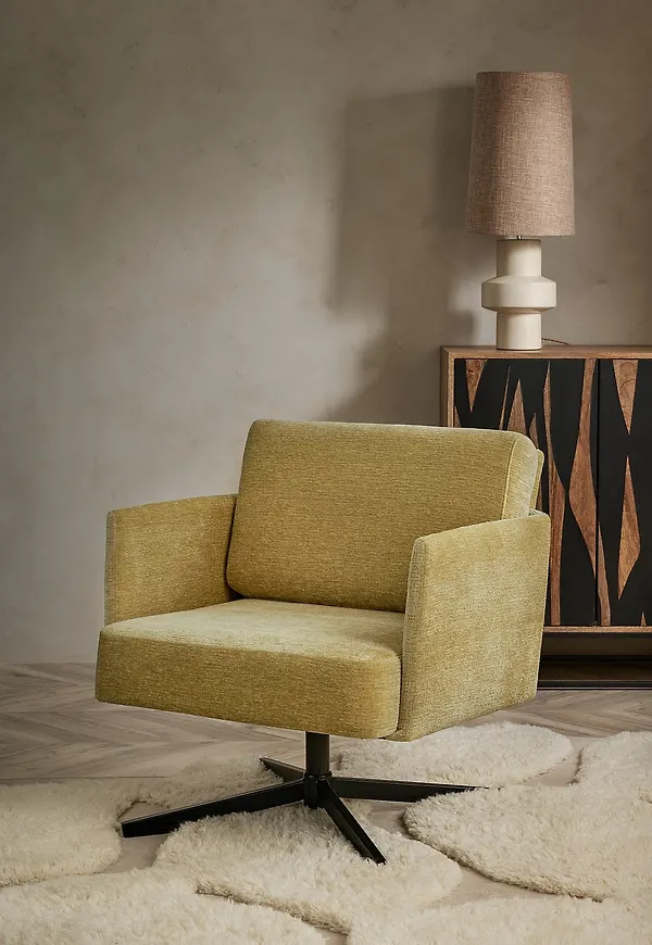 Gul Ellos Home-fåtölj i ikonisk modell.