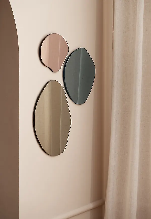 Stilren spegel i brunt från Ellos Home.