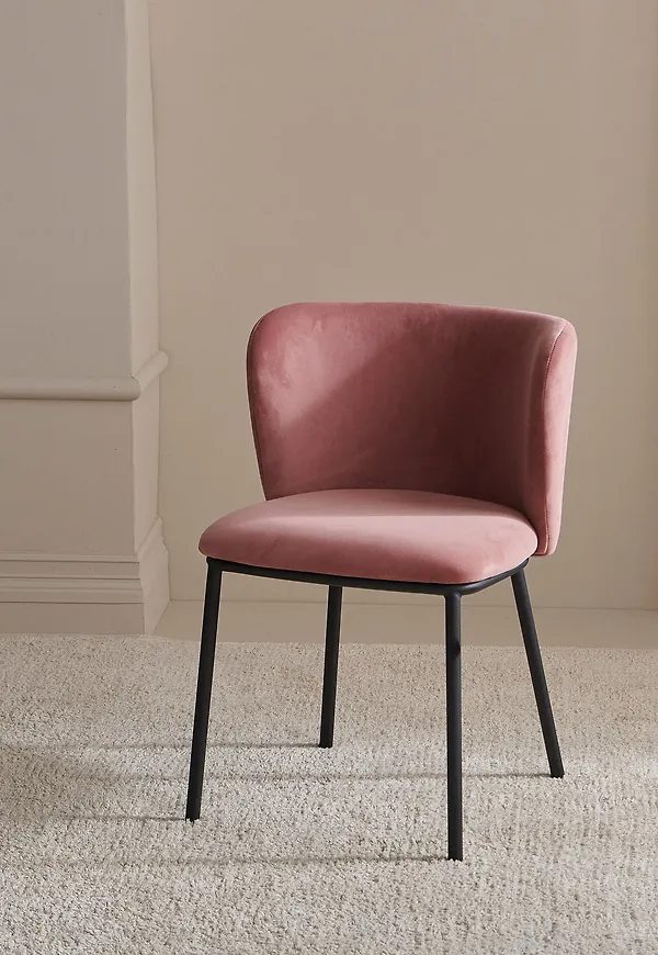 Söt stol i rosa från Ellos Home.