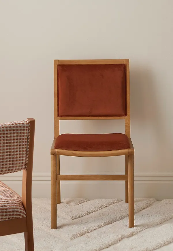 Trendig brun stol 2025 från Ellos Home.