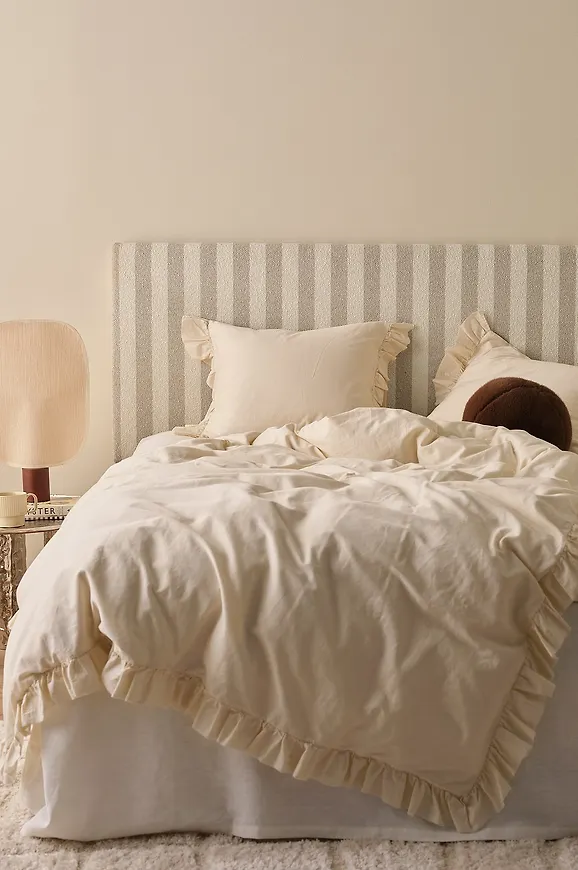 Beige säng som passar perfekt till hösten 2025!