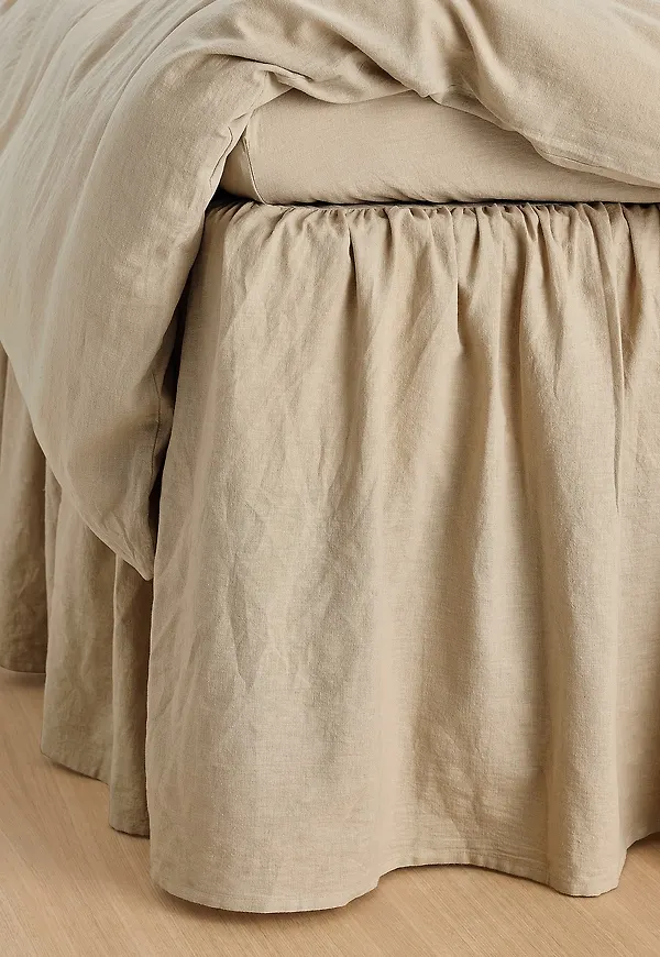 Beige Ellos Home-bomullsgardin i fantastiskt fin modell.