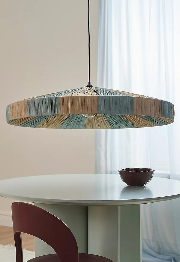 Otroligt fin Lampa som passar bra vid många olika tillfällen.