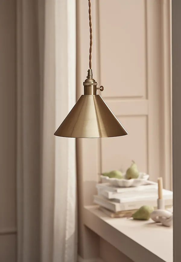 Cool taklampa 2025 från Ellos Home.