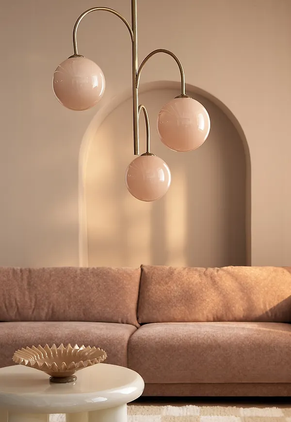 Modern lampa 2025 från Ellos Home.