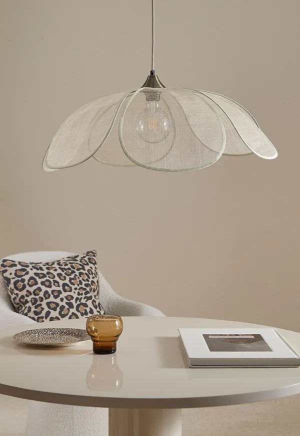 Exklusiv Lampa som passar bra vid många olika tillfällen.