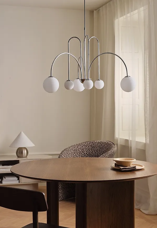 Snygg lampa 2025 från Ellos Home.