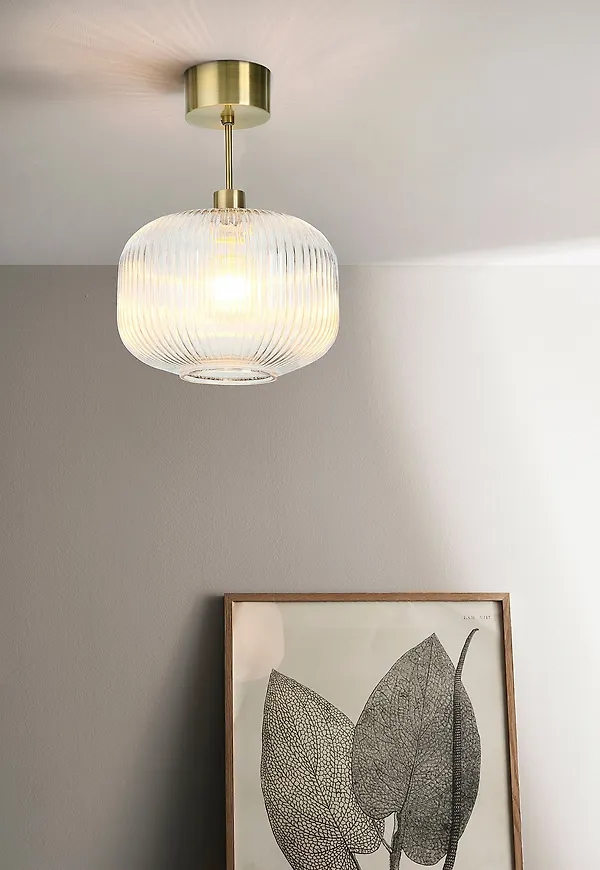 Elegant taklampa 2025 från Ellos Home.