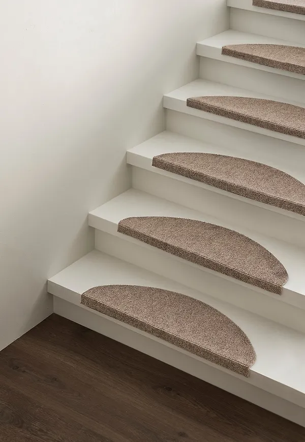 Jättesnygg trappstegsmatta 2025 från Ellos Home.