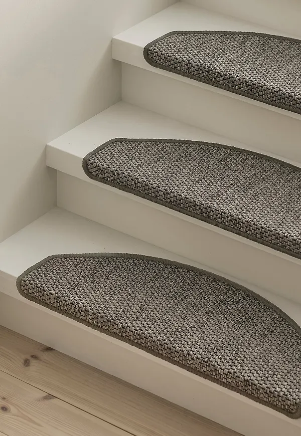 Beige Ellos Home-trappstegsmatta i supersnygg modell.