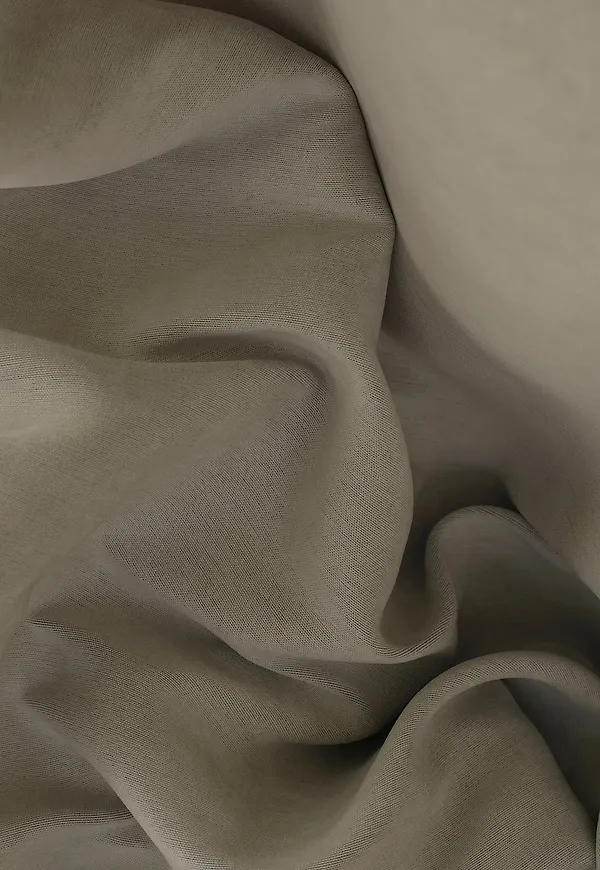 Snygg mörkläggningsgardin i brunt från Ellos Home.