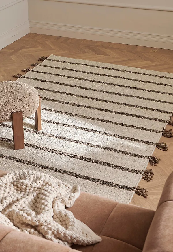 Riktigt snygg beige matta 2025 från Ellos Home.