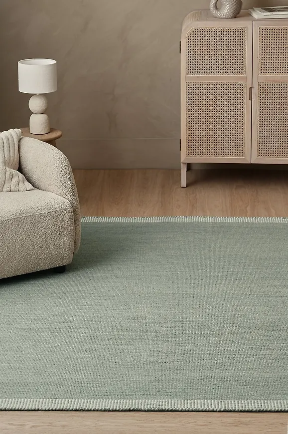 Grön Ellos Home-halkskyddsmatta i modern modell.