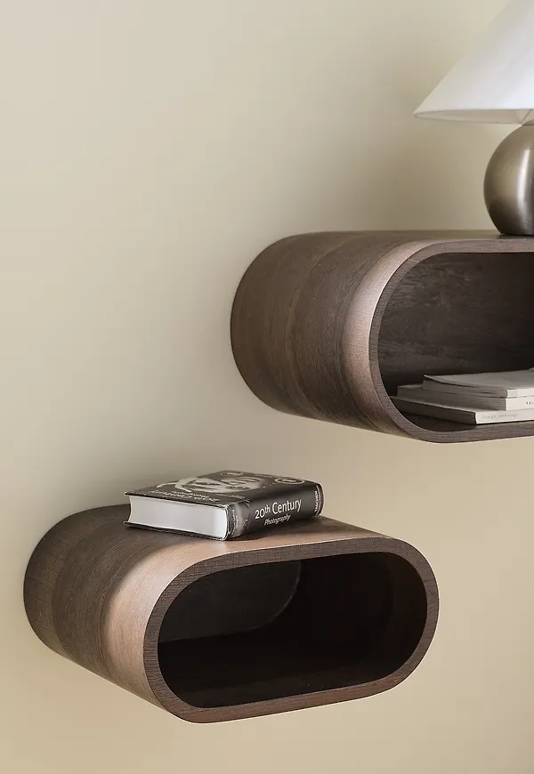 Brun Ellos Home-vägghylla i vacker modell.