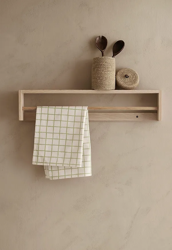 Riktigt trendig hylla i beiget från Ellos Home.