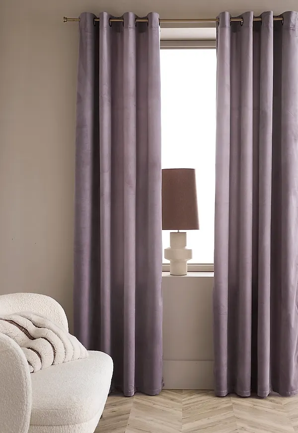 Komfortabel sammetsgardin 2025 från Ellos Home.