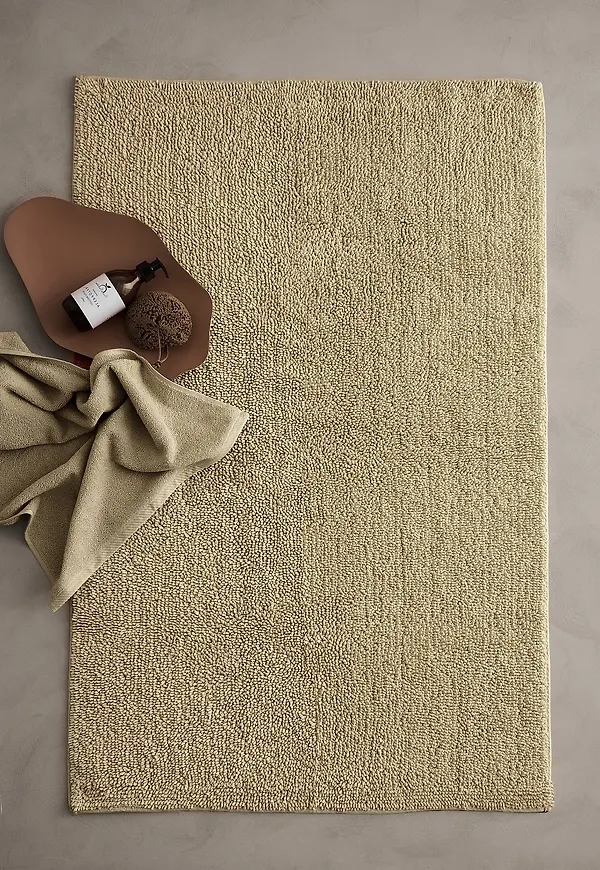 Gul Ellos Home-badrumsmatta i skön modell.