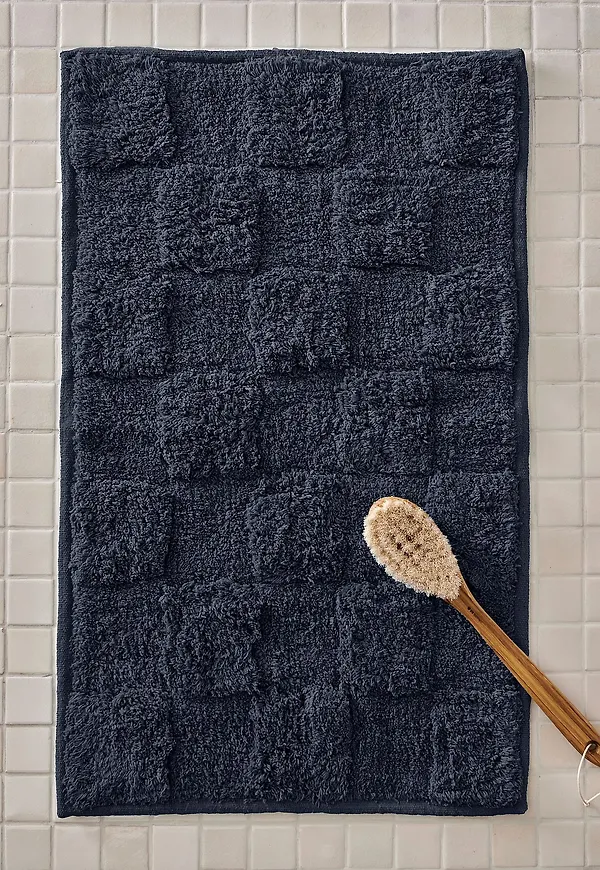 Blå Ellos Home-badrumsmatta i vacker modell.