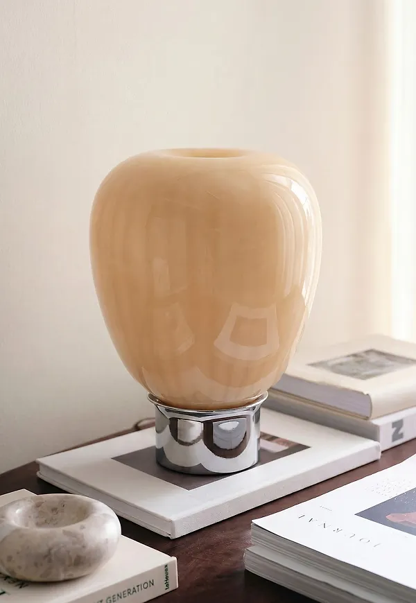Superfin bordslampa 2026 från Ellos Home.