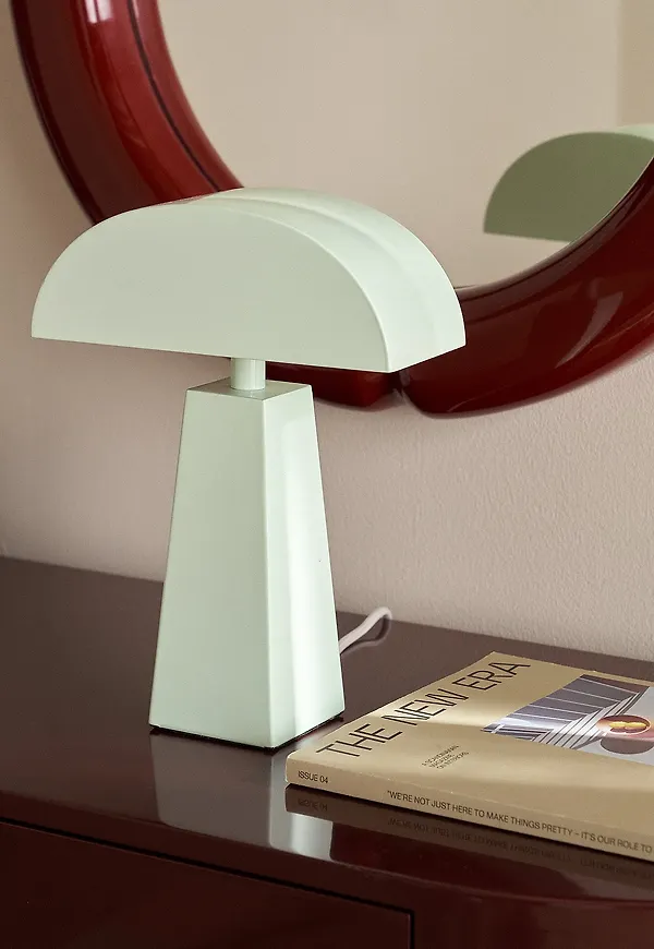 Fantastiskt fin bordslampa i grönt från Ellos Home.