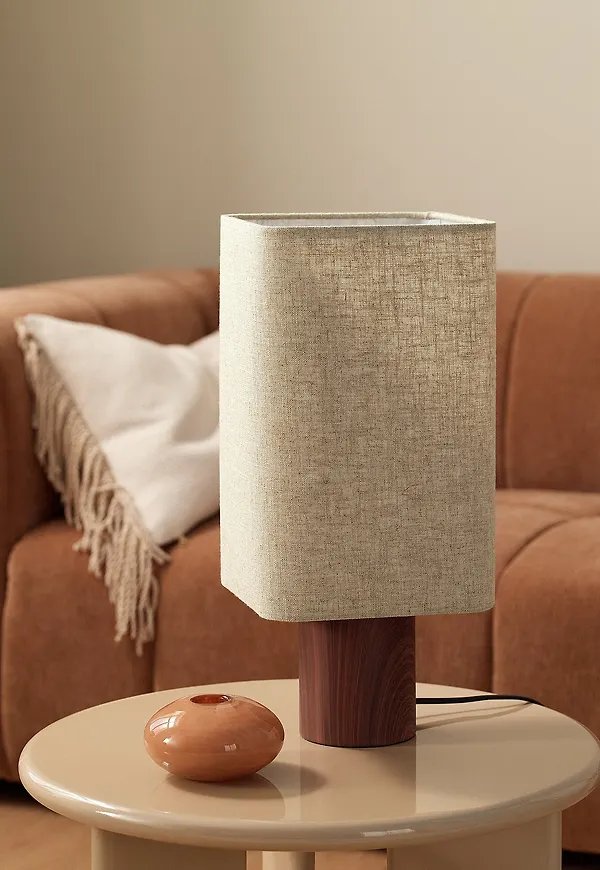 Exklusiv Lampa som passar bra vid många olika tillfällen.