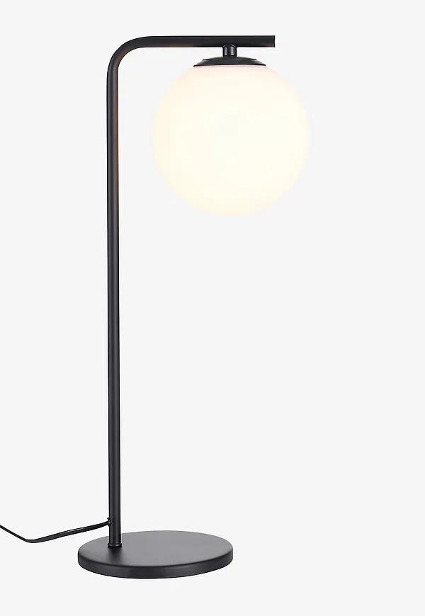 Modern svart lampa 2026 från Ellos Home.