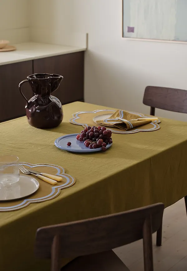 Grön Ellos Home-gardin i söt modell.